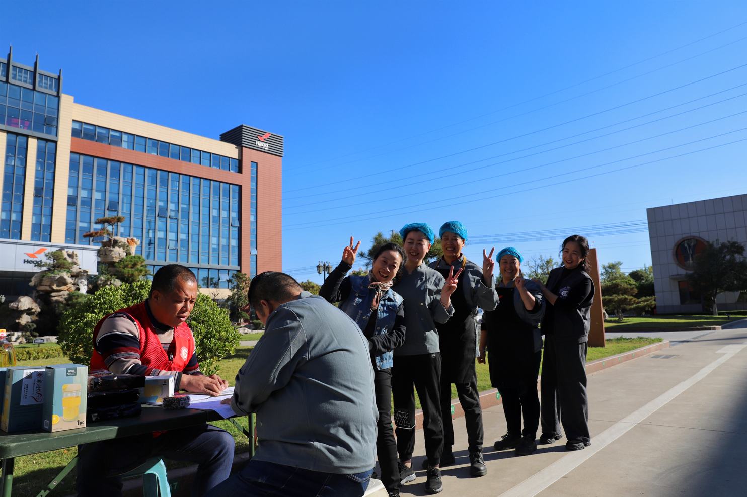 奉献青春热血 践行企业担当——球友会（中国）集团组织开展无偿献血活动